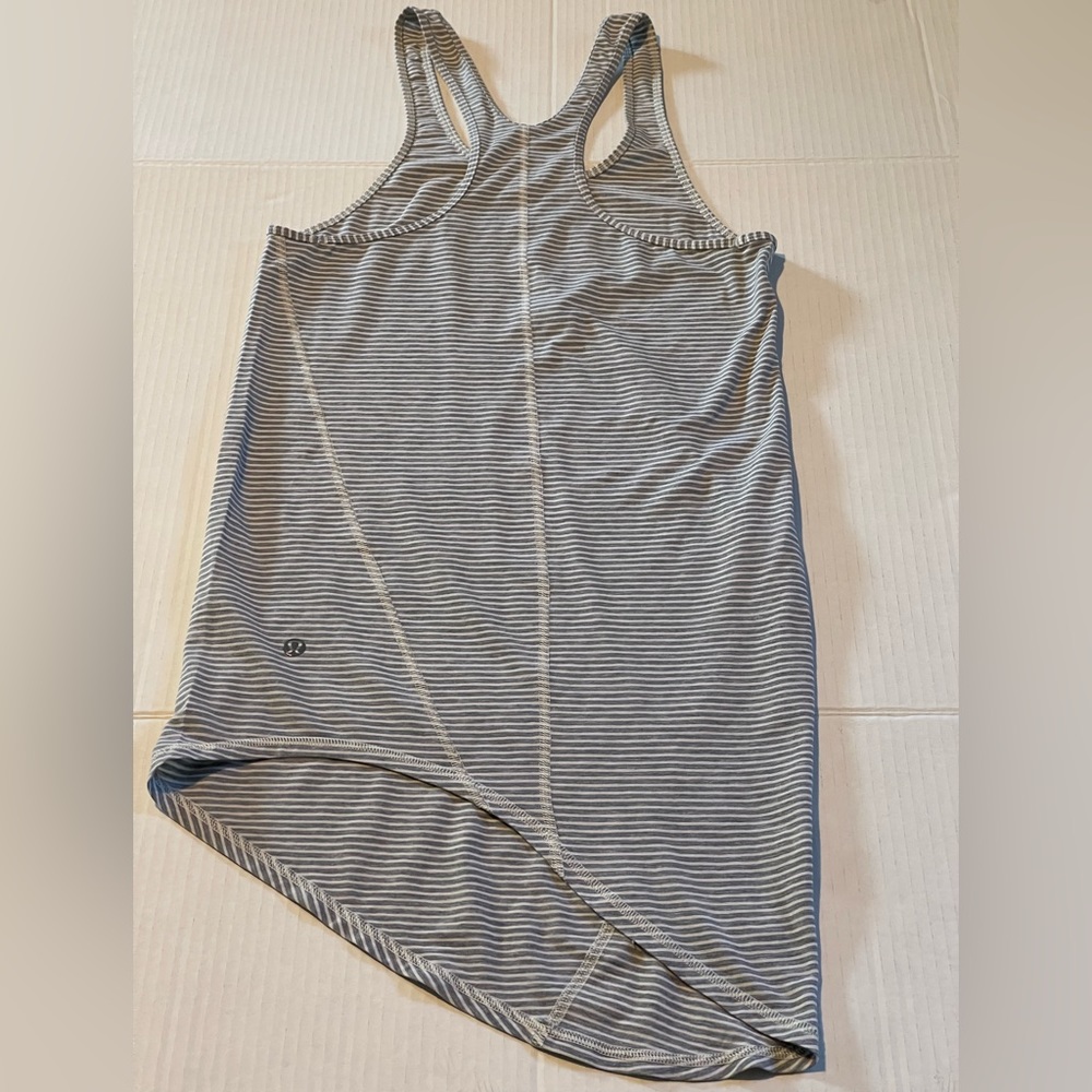 Lululemon tank top womens 6-8 gray white pre-owned condition‎